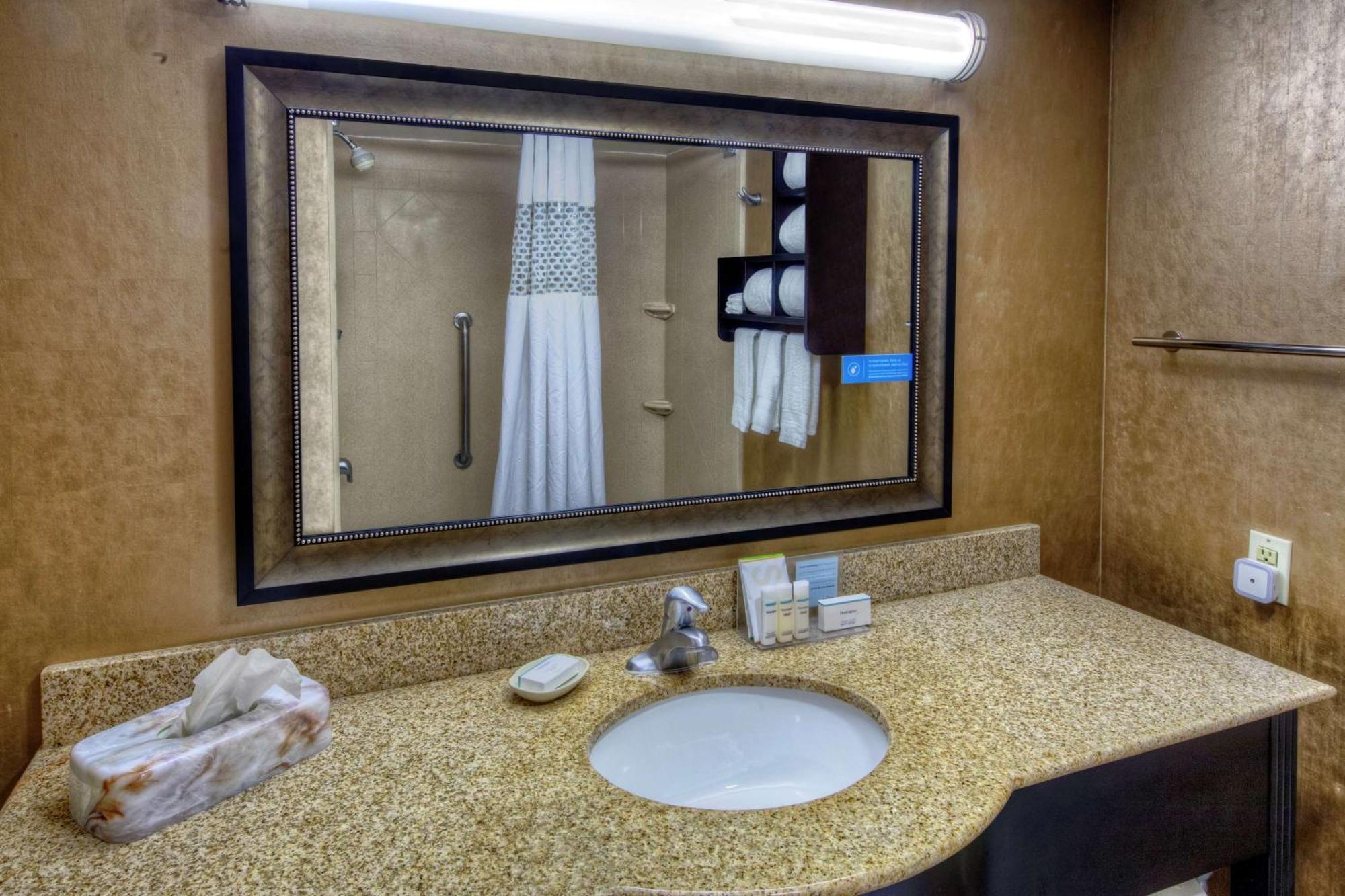 Hampton Inn Tullahoma Экстерьер фото
